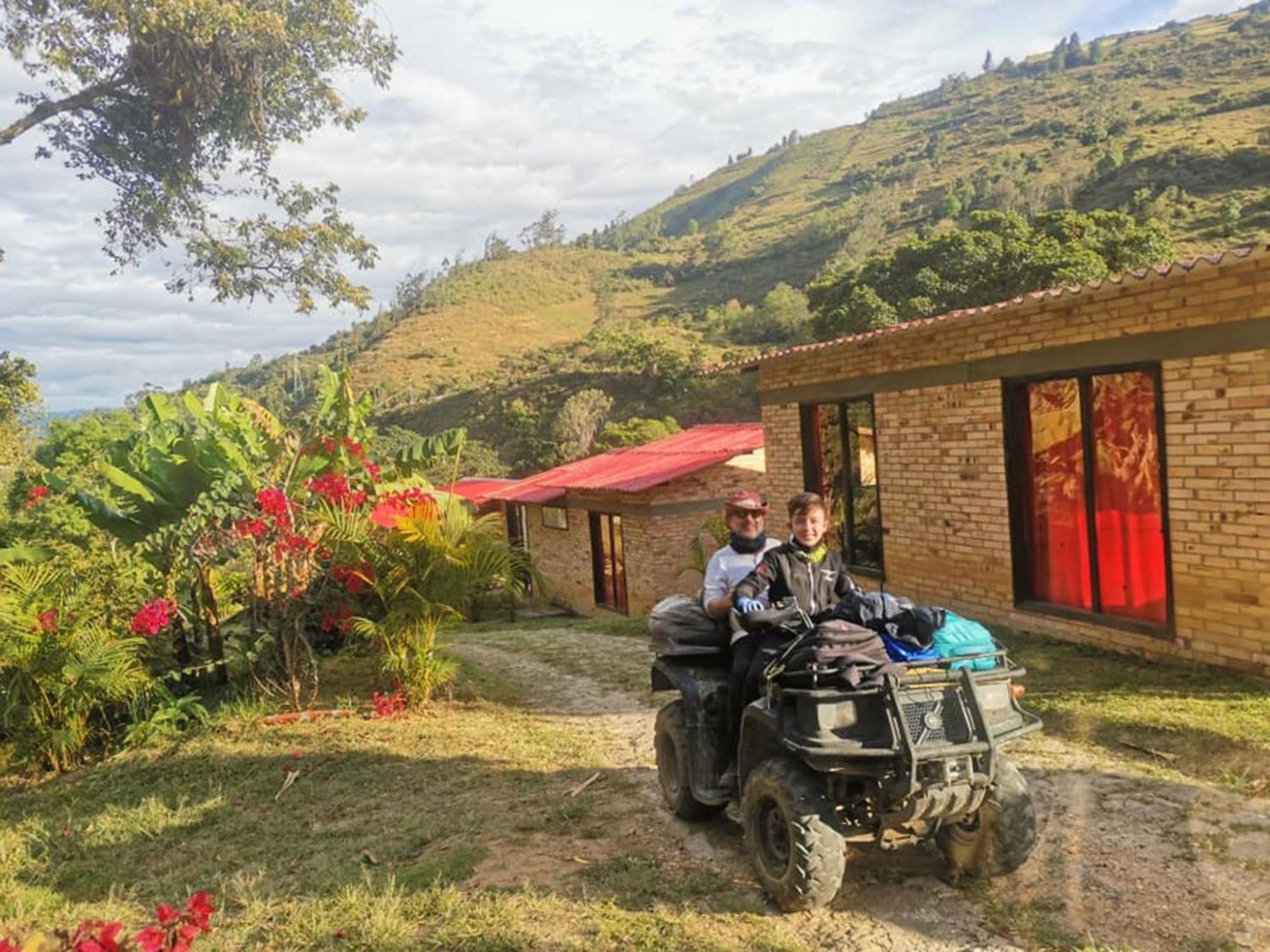 Hotel Campestre Rocas Del Paraiso Machetá エクステリア 写真